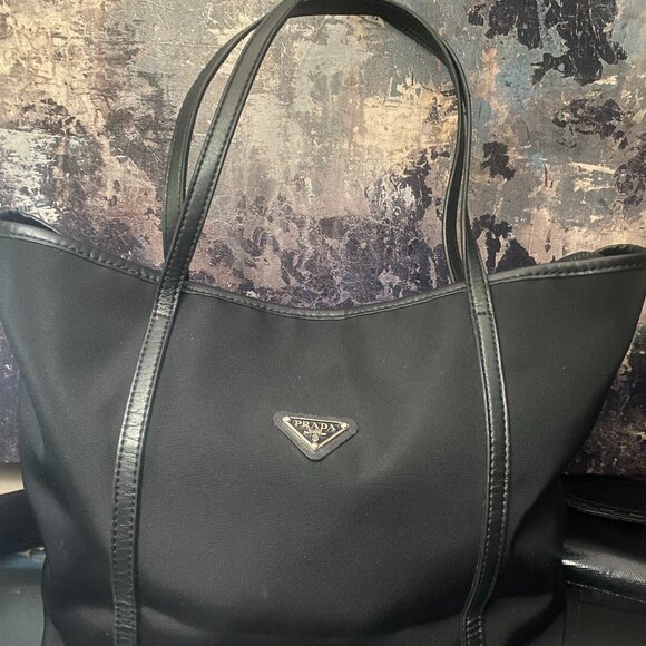 Exquisite PRADA AUTHENTIC Tessuto Nylon Tote – Black